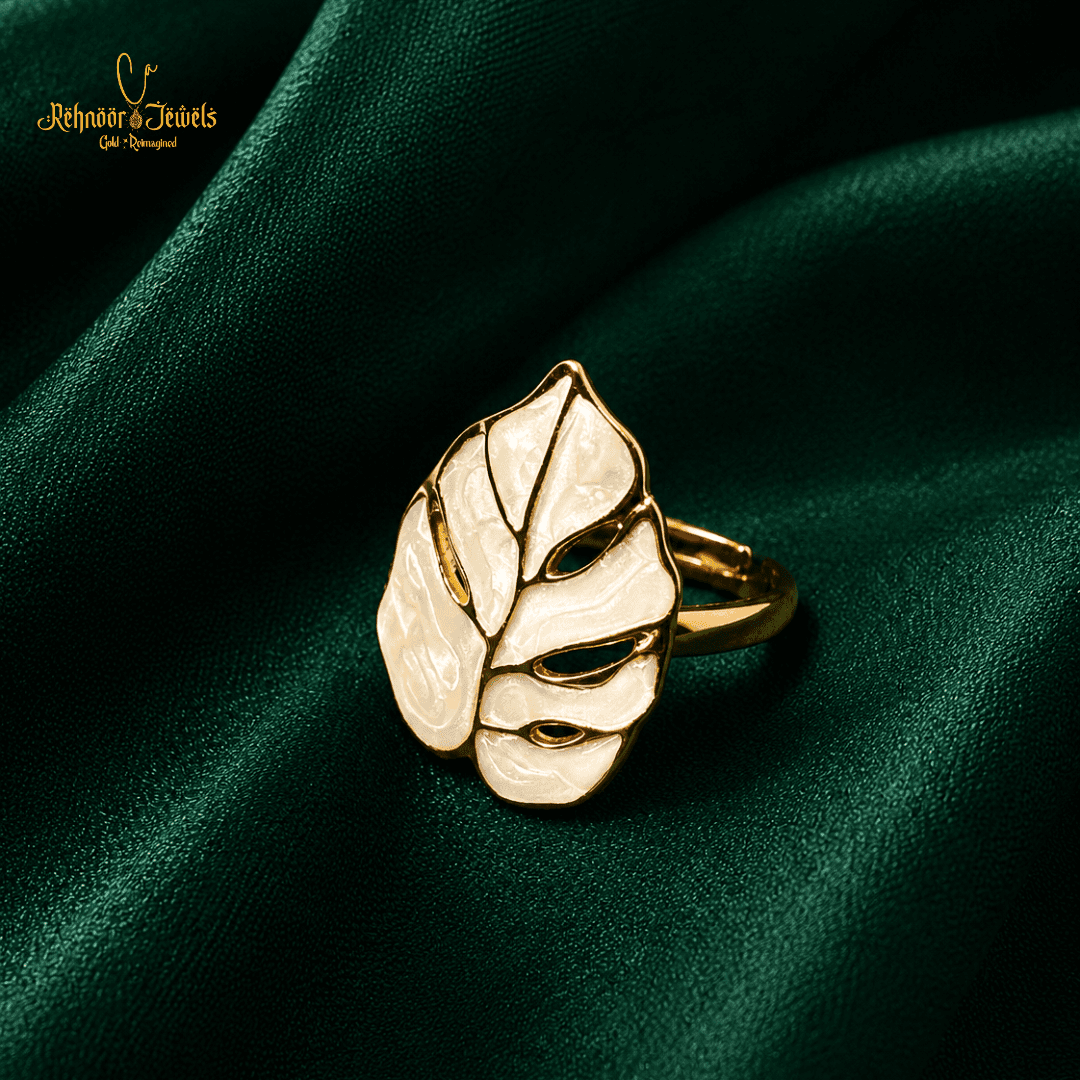 Gilded Heart Cluster Enamel Cocktail Ring - Ivory White