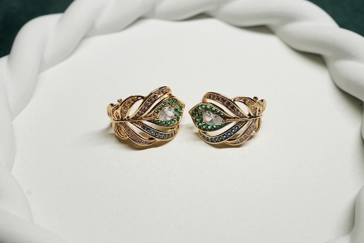 Emerald Leaf Élan Earrings - view 1