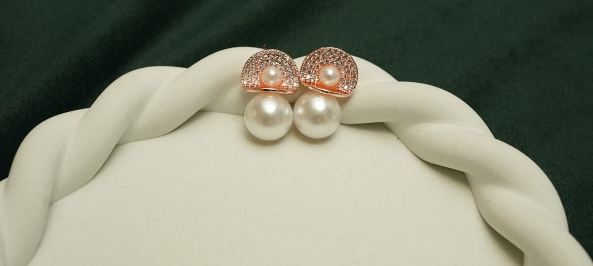 Lumière Pearl Halo Earrings - view 1