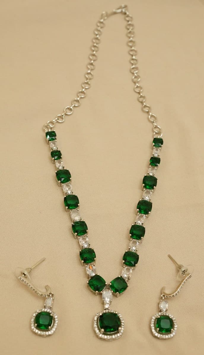 Emerald Radiance Necklace Set - view 1