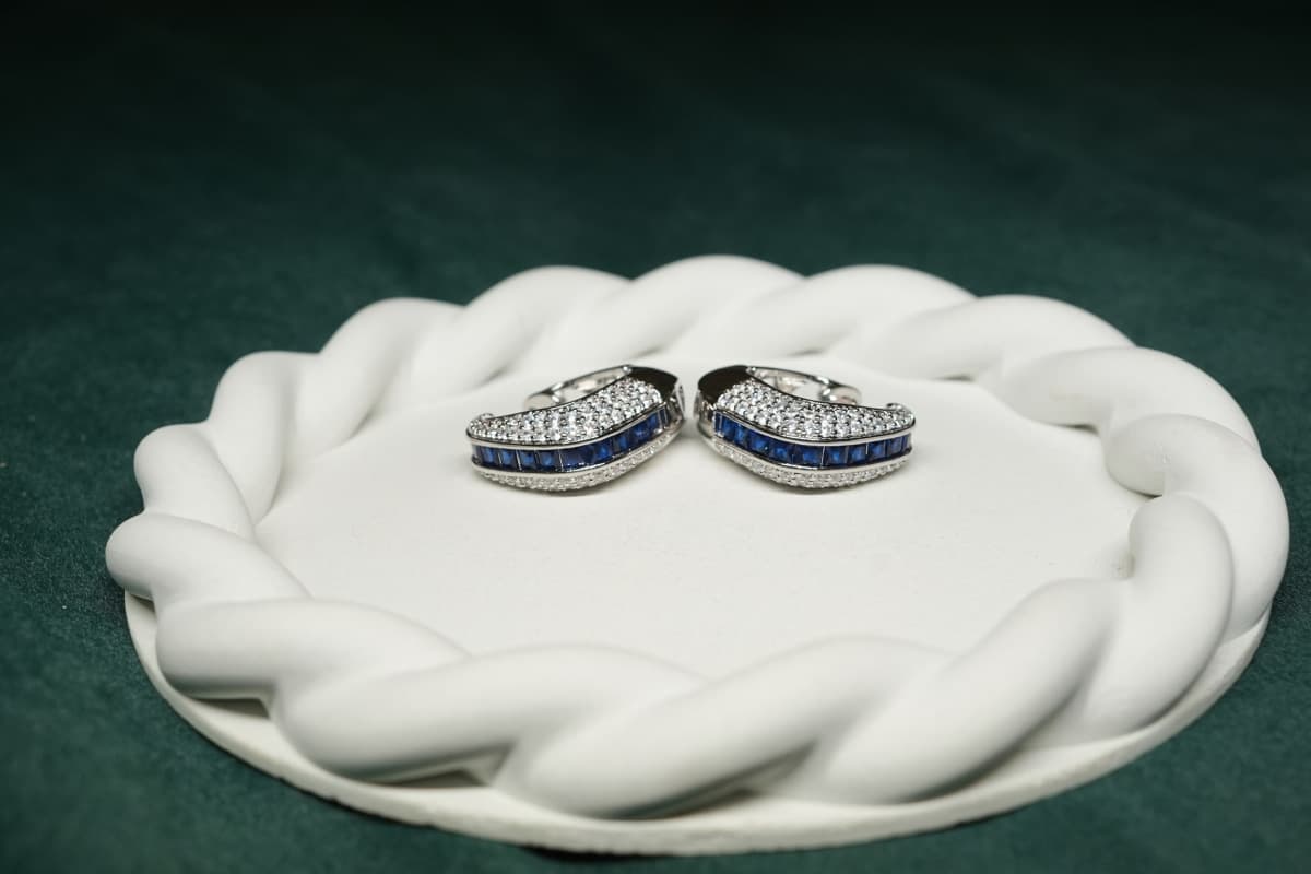 Luxe Curve Huggie Earrings - view 4